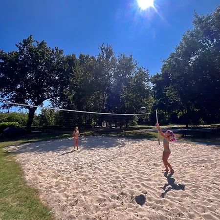 مكان تخييم Le Perigord *