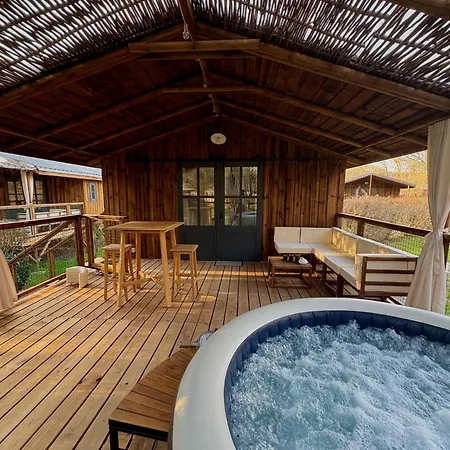 Le Perigord مكان تخييم *